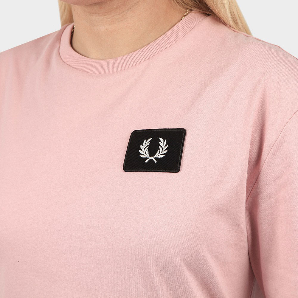 Fred Perry Women Oversized Badge Detail Tee - Chalky Pink