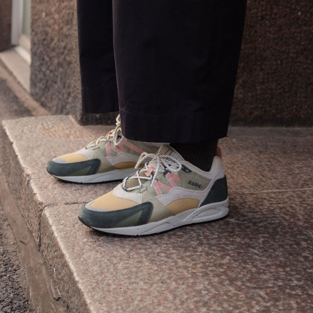 Karhu Fusion 2.0 Trainer - Darkest Spruce/Cameo Rose Karhu Fusion 2.0 Trainer - Darkest Spruce/Cameo Rose
