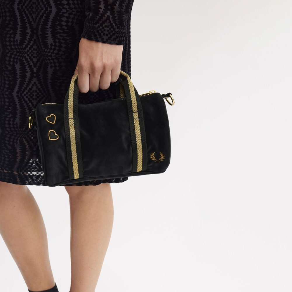 Fred Perry Women's x Amy Winehouse Mini Velour Barrel Bag - Black Fred Perry Women's x Amy Winehouse Mini Velour Barrel Bag - Black