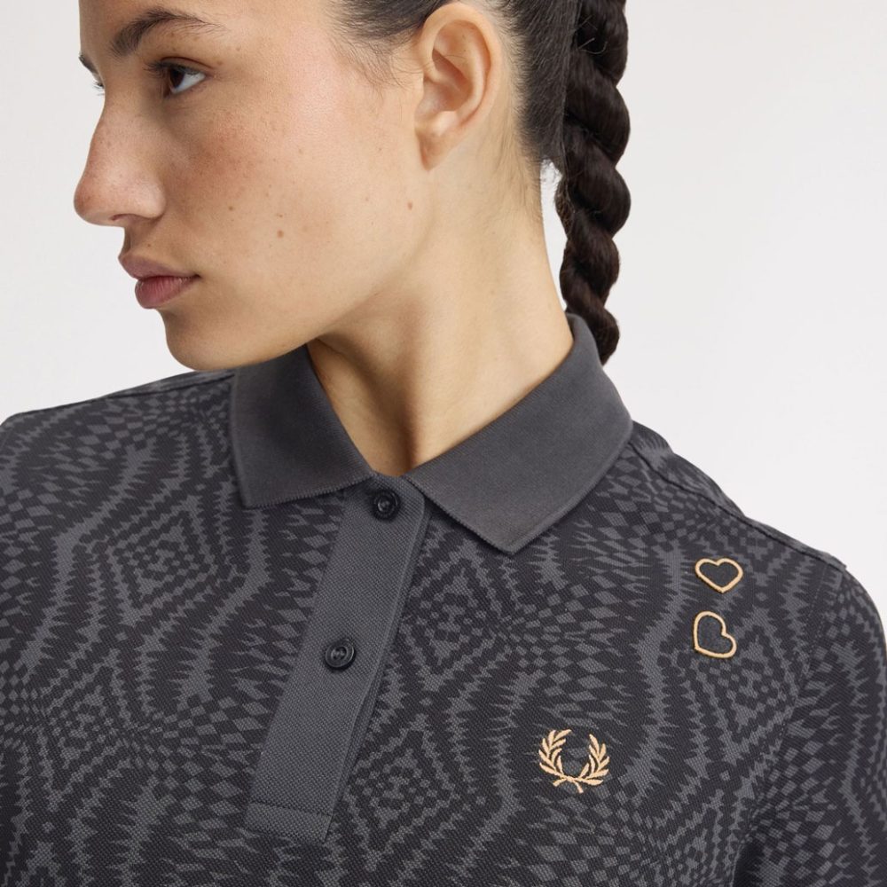 Fred Perry Women's x Amy Winehouse Printed Polo - Anchor Grey Fred Perry Women's x Amy Winehouse Printed Polo - Anchor Grey