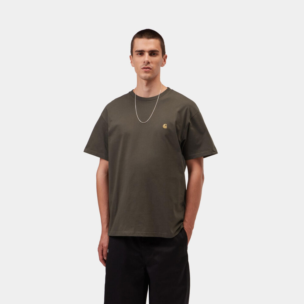 Carhartt WIP Chase Tee - Shungite/Gold Carhartt WIP Chase Tee - Shungite/Gold
