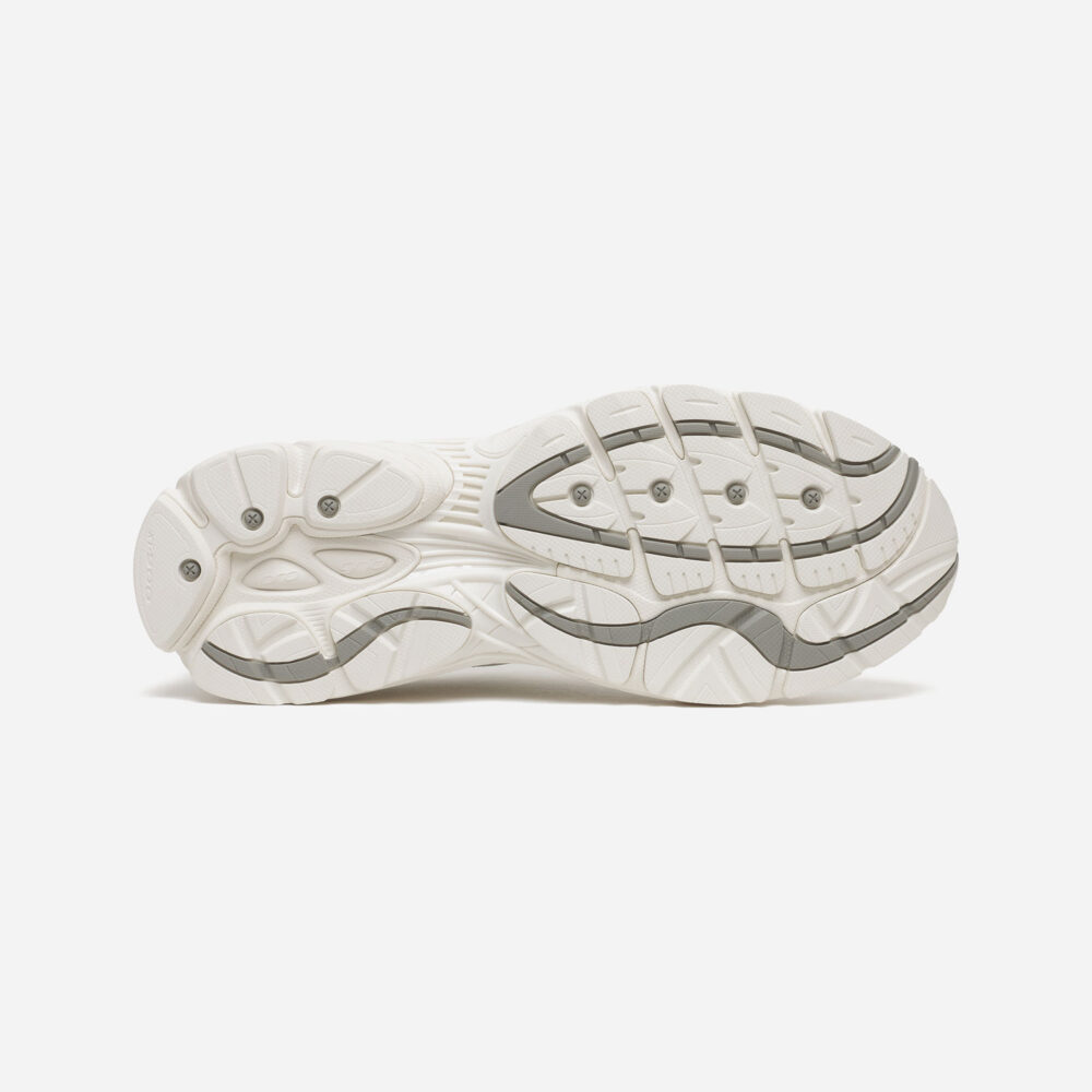 Saucony Progrid Omni 9 GTX Trainer - Ivory Saucony Progrid Omni 9 GTX Trainer - Ivory